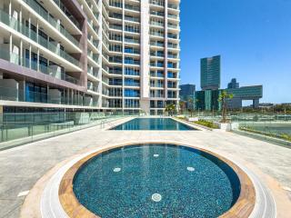 Full Canal Views - Near ADGM, Cleveland & Galleria - Ideal for Corporate Guests & Business Professionals - Big Balcony - 2