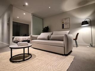 Melbourne City Escape Near QV Market - 6