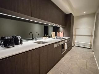 Melbourne City Escape Near QV Market - 4