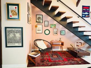 Descubra a Casa Felicidade em Belém! Climatizada, com sala ampla, 2 quartos, mezanino e Wi-Fi veloz. Localização central perto de atrações e gastronomia. Viva a Amazônia com conforto exclusivo. Reserve já sua experiência inesquecível! - 5