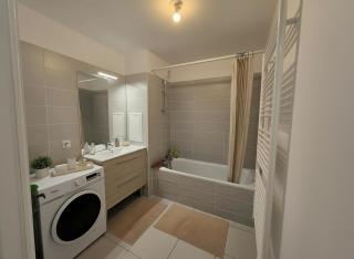 Opposite Metro 14, Cozy Guest Room with Garden & Free Parking, 5 min Orly Airport, 7 min Paris - 6