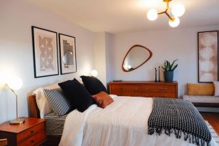 Hot Tub, 2 Blocks to Downtown Saugerties, Sleeps 8 - 2