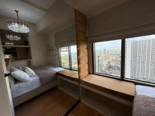 2BR Near Manila Bay MOA l Airport with FREE use of Pool l 4 PPL - 2