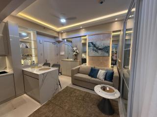 2BR Near Manila Bay MOA l Airport with FREE use of Pool l 4 PPL - 8