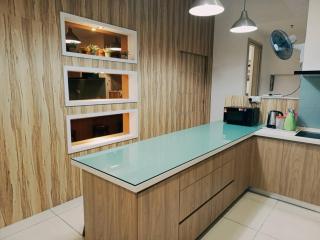 Miri Times Square 6 Pax 2 Rooms & 2 Baths - 6