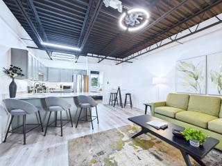 Stylish Loft Minutes from Beach & Port - Unit 204 - 9