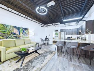 Loft Getaway Near Port & Beach -Unit 203 - 9