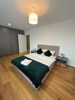 Alpinor Apartments Urban Plaza - 9