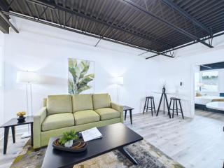 Modern Loft near Port, Beach, & Dining -Unit 201 - 4