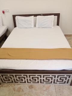 DWARKA HOME STAY AC family only - 8