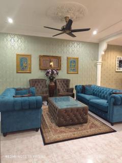 Fiyona Homestay 3 Bedrooms - 2