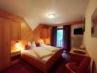 romy's B&B - Prags - 9