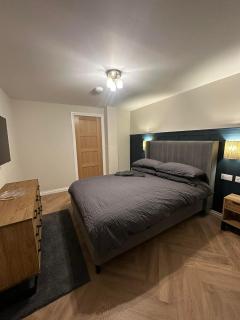 Stylish 1BR Apartment - Sleeps 4 - Parking & Pets - Coast Serviced Apartments - Enquire for Trade & Long Stays - 7