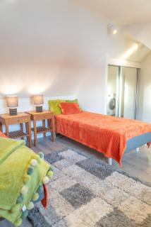 Unique Lakeview Home Ideal For Workers & Families - 6