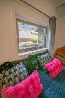 Unique Lakeview Home Ideal For Workers & Families - 2