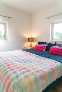 Unique Lakeview Home Ideal For Workers & Families - 3