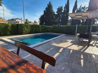 by Osibov, holiday home near Split with pool - 8