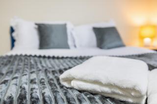 Spacious 4 Bedroom Home Near City Centre Sleeps 11 with Free Parking - 5