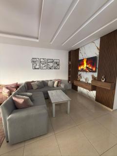 Central Deluxe Apartment - 9