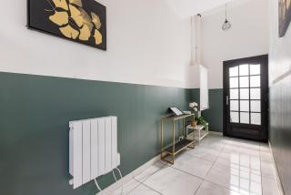 Large house - 4 bedrooms & 4 bathrooms - 4