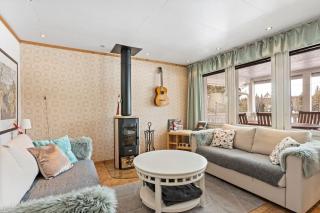 Lakeside Home with a VIEW and own jetty, 4 bedrooms - 0