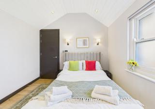 Stylish Mews House, Private Garden, Sleeps 4, Central Location - 5