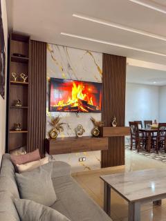 Central Deluxe Apartment - 8