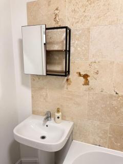 The Coral Stay By Cambridge Central Station - 5