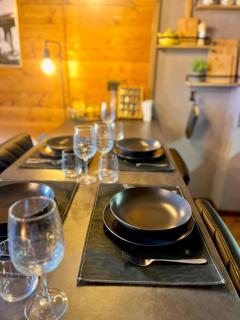 Cosy Mountain Ski Escape Newly Renovated - 3