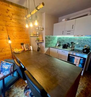 Cosy Mountain Ski Escape Newly Renovated - 4