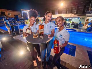 Luxury Sky Group Studio Apartment with Free Gym & 2 Pools - 8