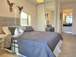 Encantador departamento VIP con cochera cerca del río - 1