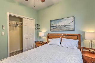 Spacious Lakefront House With a Private Dock - 6