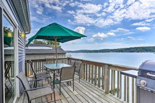 Spacious Lakefront House With a Private Dock - 5