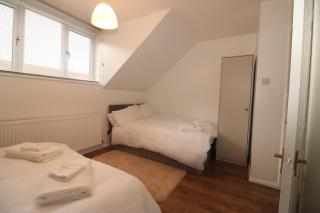 Modern 3-Bed House, Parking, WI-FI, 6 separate beds, Transport Links - 6