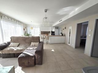 Maison neuve, confortable dans quartier calme - 0