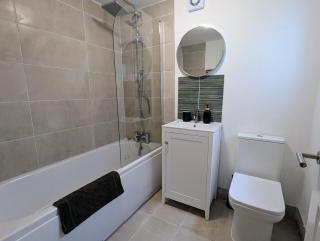 2 Bedroom House with Garden and Free Parking -10 min to London Bridge and near Lewisham Hospital - 7