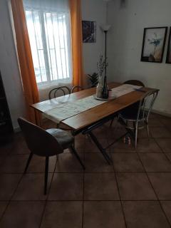 Linda casa amoblada con espacioso estaciónamiento - 2