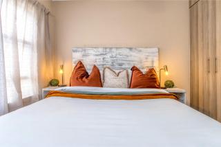 Retro Pop FREE Parking Fast Wifi Pool Large Workspace - 5