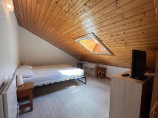 Charmant studio duplex rénové, 4/5 pers, garage, proche centre, pistes et commerces. - FR-1-572-60 - 1