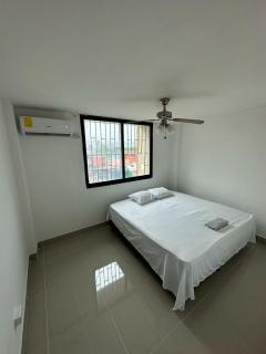 Cuarto cerca del metro cincuentenario - 0