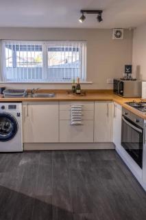 City Centre 3 Bedroom house with parking - 7