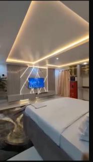 Beautiful studio with balcony, 5mins to the beach - 9