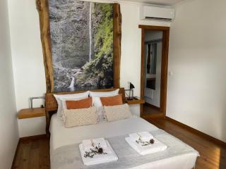 Modern & Recycled Guest House - 7