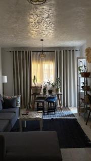 Stylish 2BR Flat 3 mins Walk to Garden 8 - 0