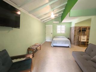 Flat e suítes com cozinha e churrasqueira - 0