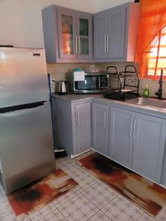 Silverbuttons Apartments & Eats - 1