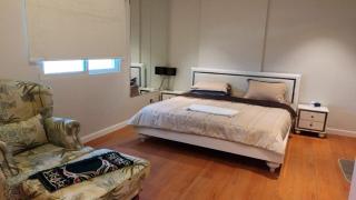 Formula F1 and Sea View apartment شقة مطلة على البحر وحلبة الفورمولا - 1