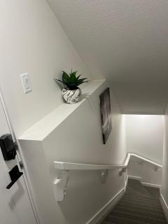 cozy basement suite with 1-bed, wi-fi & Neflix - 6