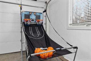 Spacious Family Retreat-Hot tub & Game Room - 7